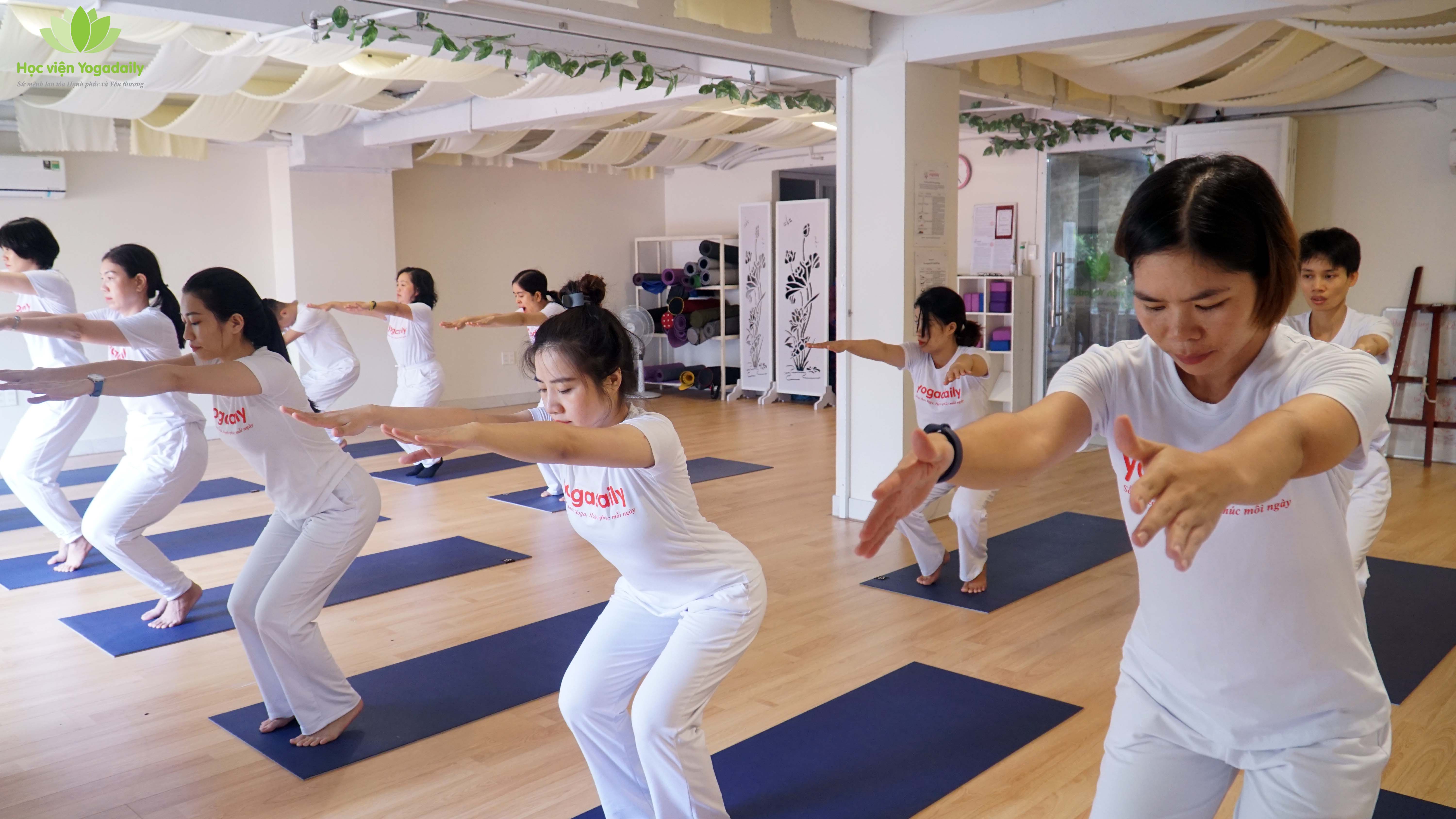 học huấn luyện viên yoga, đào tạo hlv yoga, học phí hlv yoga, đào tạo giáo viên yoga