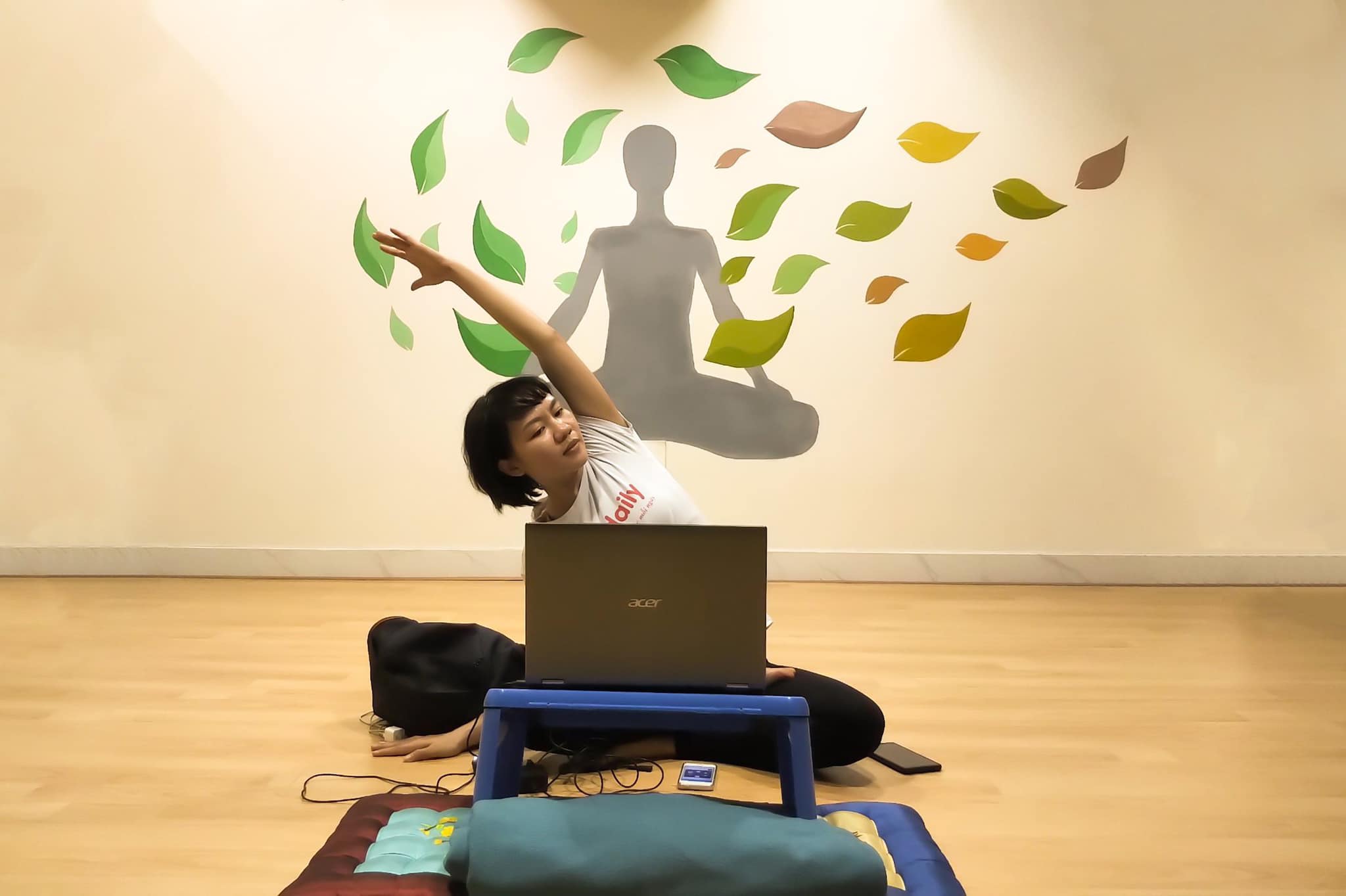 Dạy Yoga online