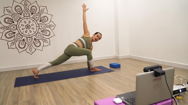 học huấn luyện viên yoga online